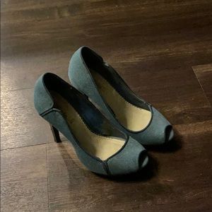 Used Pull & Bear blue 4” heels, condition is used